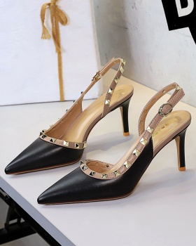 High-heeled cingulate pointed hollow rivet decoration shoes