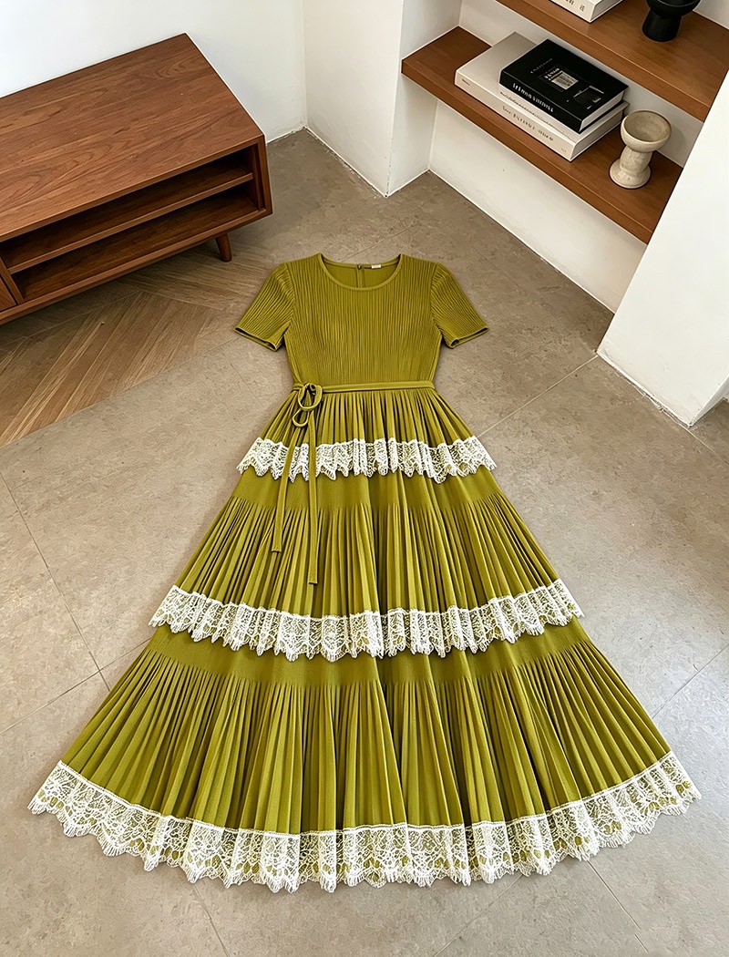 Slim lace fold loose splice cake seaside vacation dress