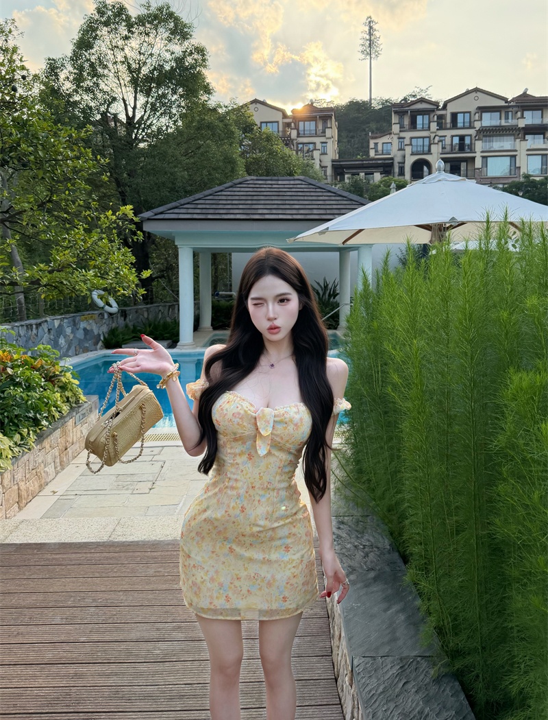 Flat shoulder puff sleeve wood ear floral dress