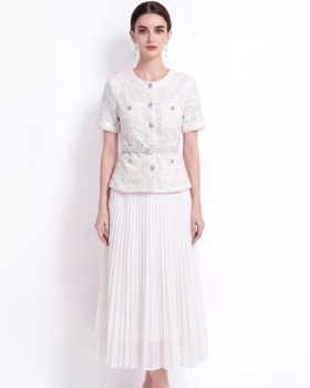 Round neck pinched waist chanelstyle dress