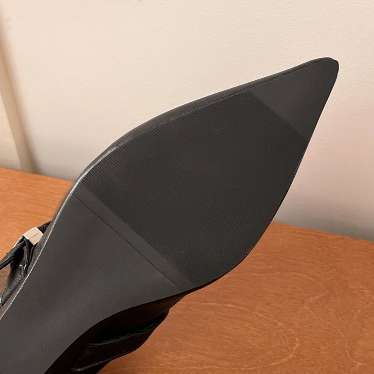 Low lady shoes pointed high-heeled shoes