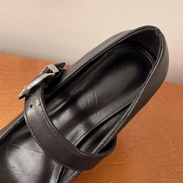 Low lady shoes pointed high-heeled shoes
