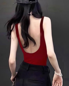 Bottoming beauty back Bra wears outside sexy vest