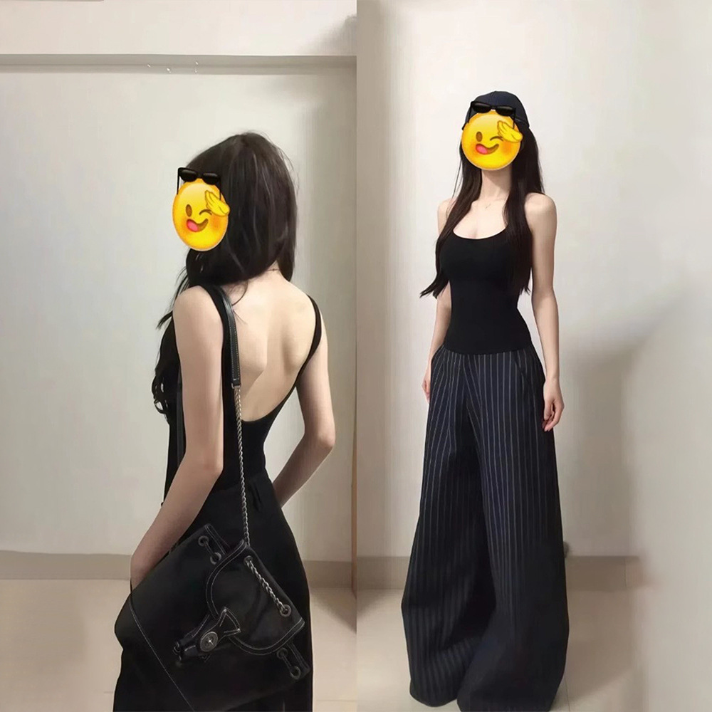 Bottoming beauty back Bra wears outside sexy vest