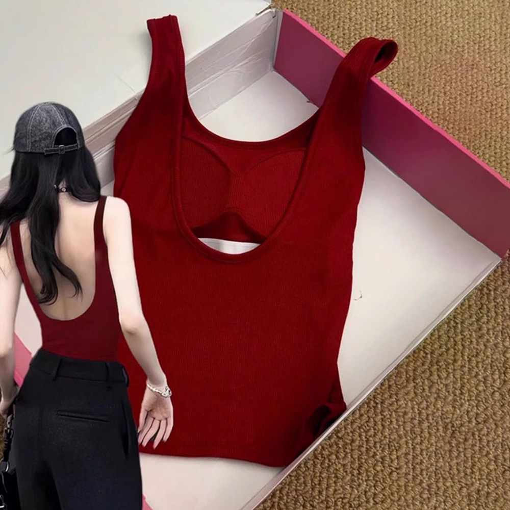 Bottoming beauty back Bra wears outside sexy vest