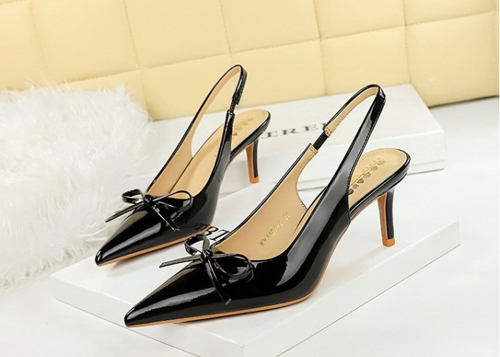 Fashion fine-root pointed patent leather sandals