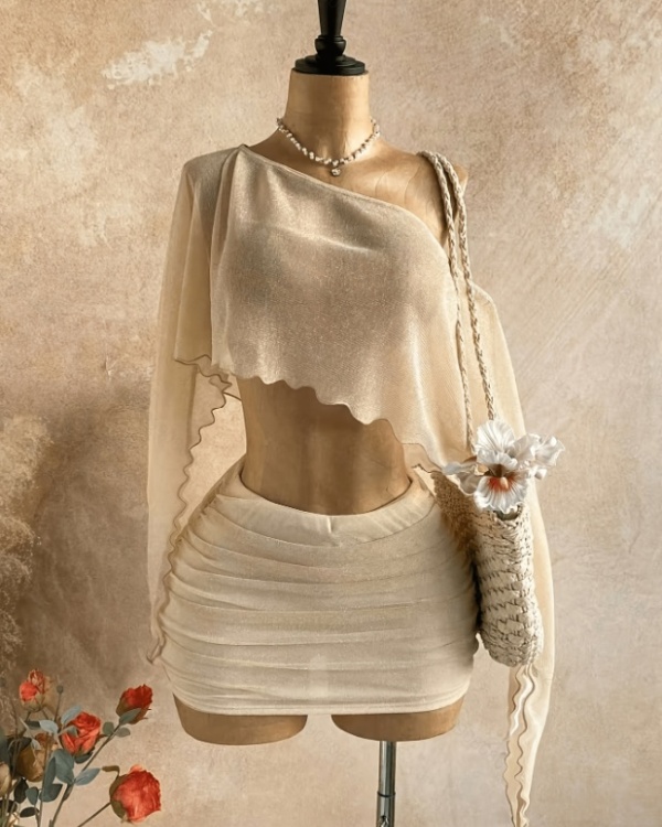 Long sleeve perspective skirt sloping shoulder tops