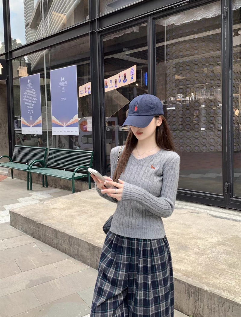 Pullover V-neck sweater autumn and winter tops for women