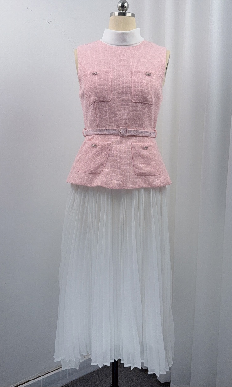 Cstand collar with belt sleeveless light luxury dress