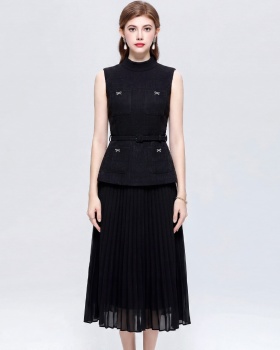 Pinched waist chanelstyle with belt pleated dress