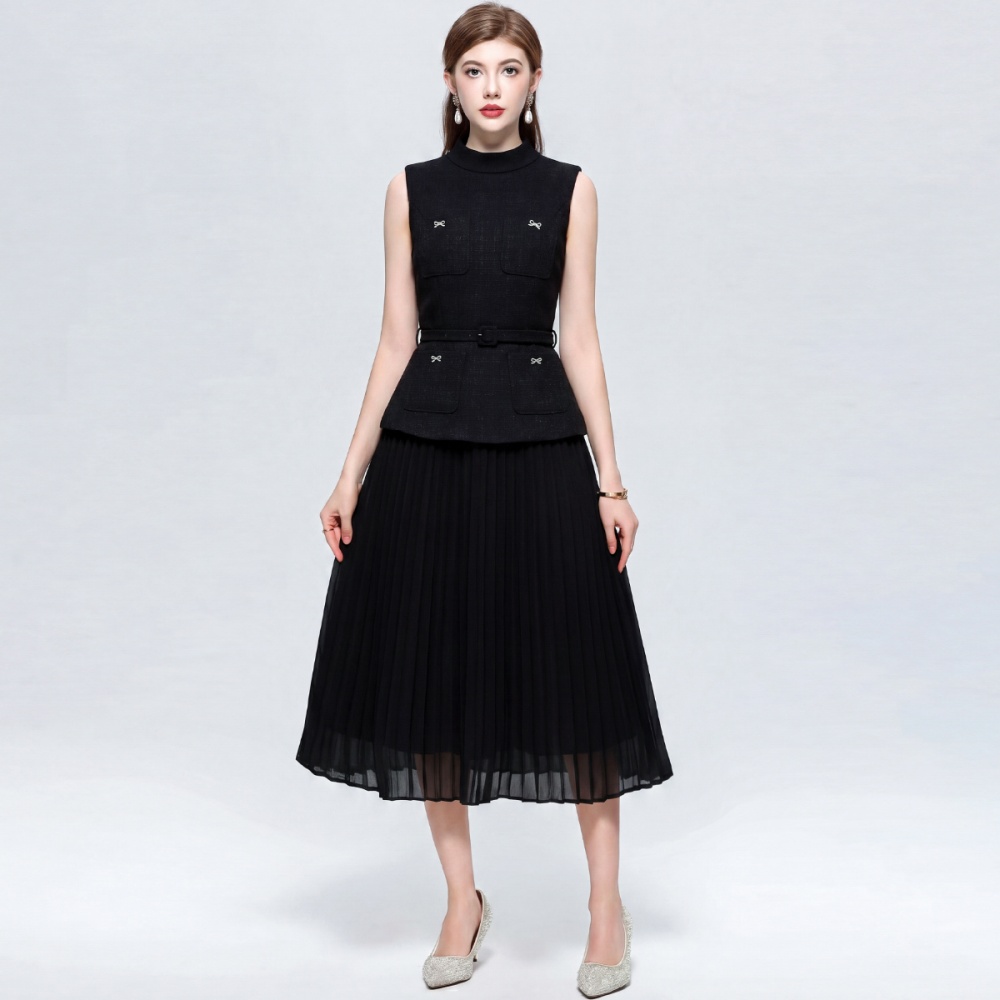 Pinched waist chanelstyle with belt pleated dress