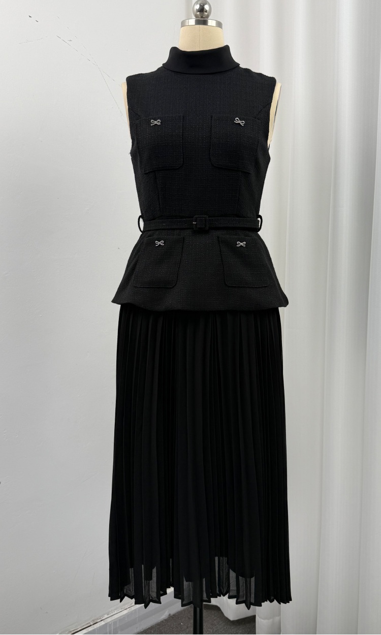 Pinched waist chanelstyle with belt pleated dress