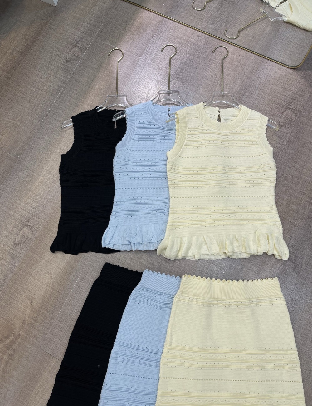 Knitted short skirt slim vest a set for women