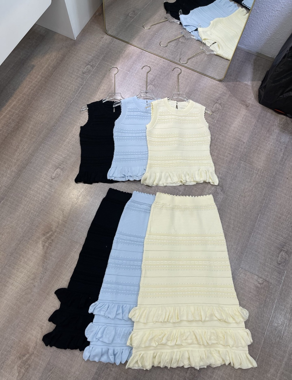 Knitted short skirt slim vest a set for women