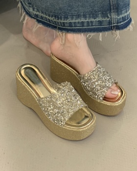 Summer travel shoes wears outside open toe slippers