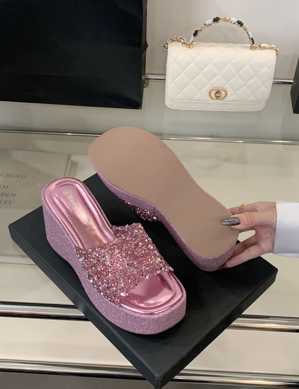 Summer travel shoes wears outside open toe slippers