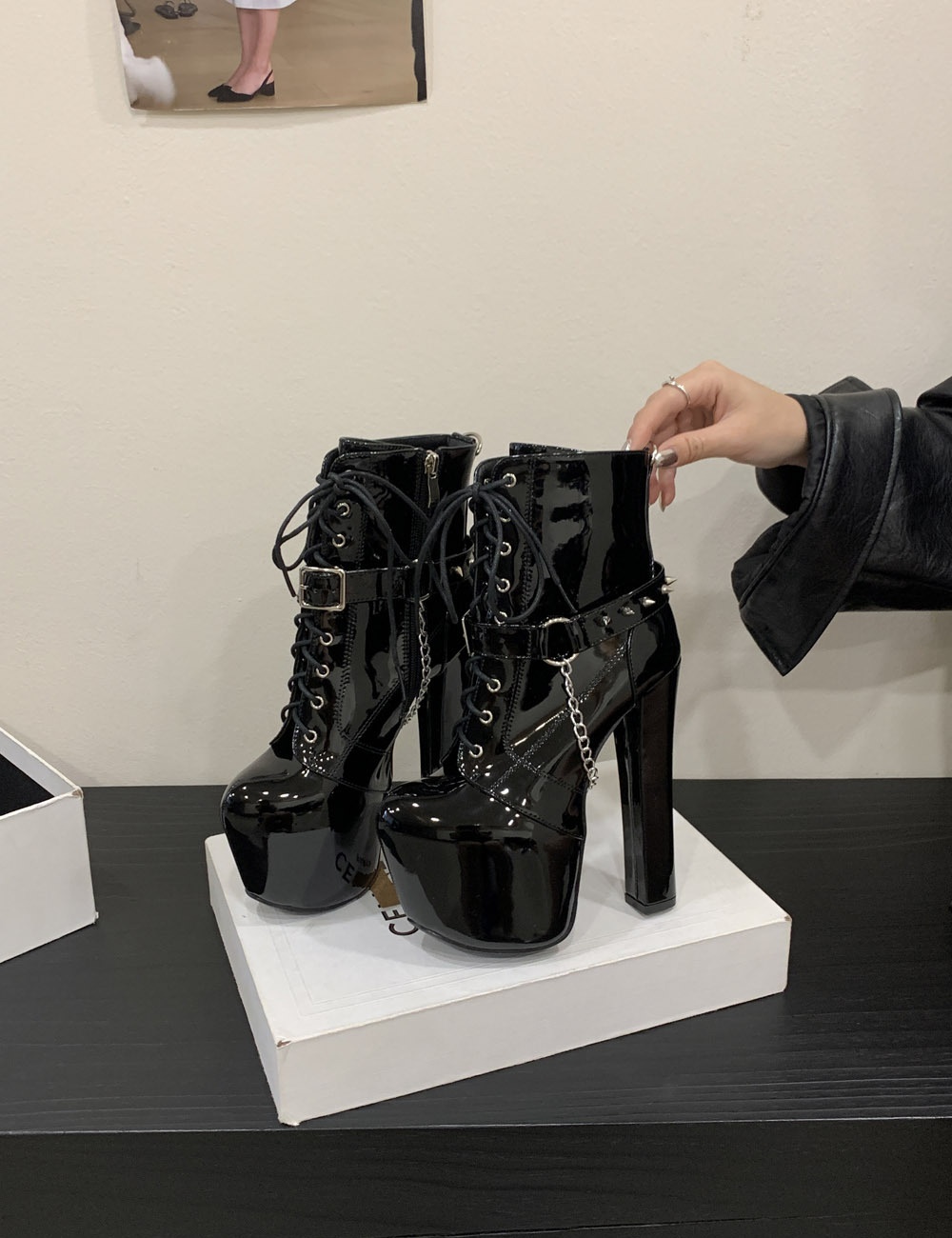Stage rivet platform metal short boots for women