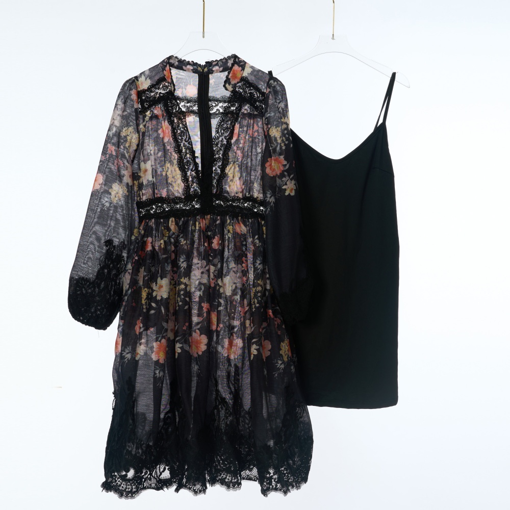 Short pinched waist lace lantern sleeve dress