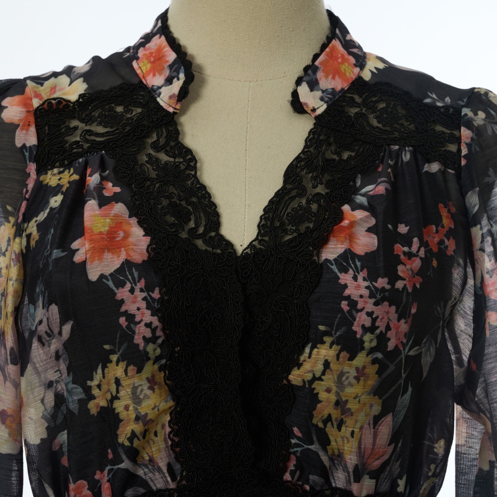 Short pinched waist lace lantern sleeve dress