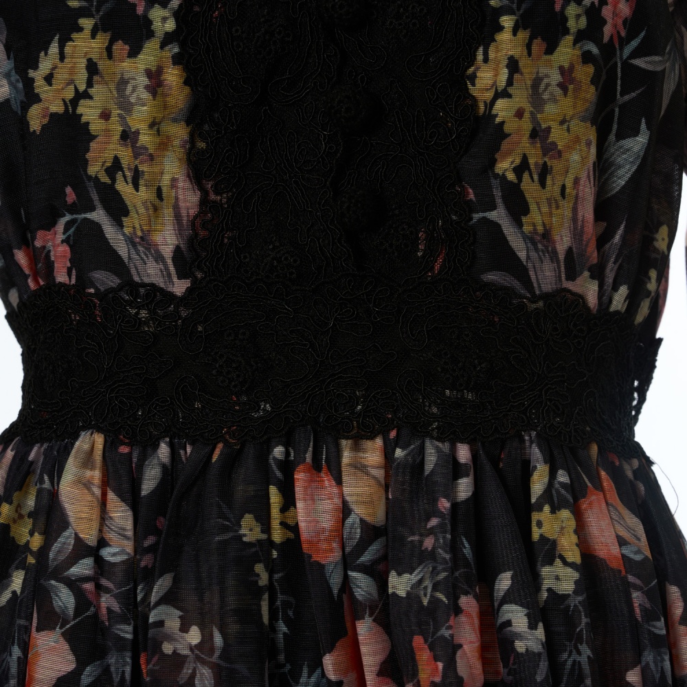 Short pinched waist lace lantern sleeve dress