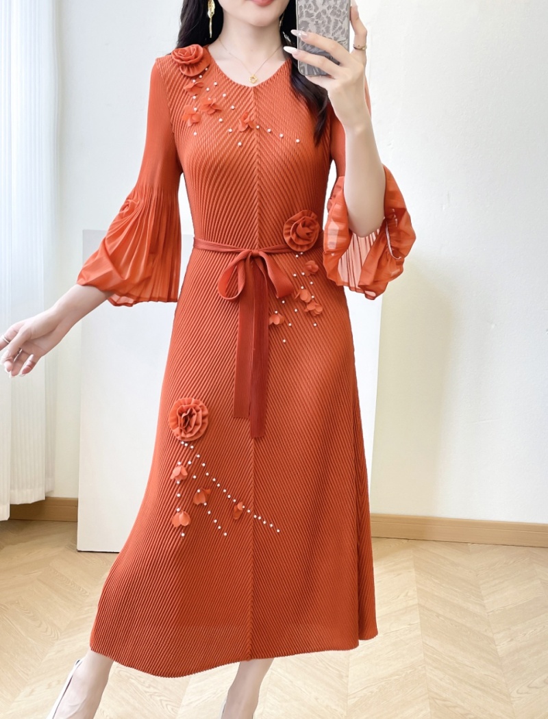 Pinched waist round neck loose fold trumpet sleeves long dress