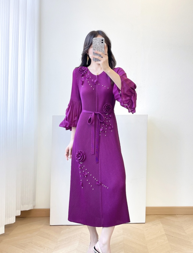 Pinched waist round neck loose fold trumpet sleeves long dress