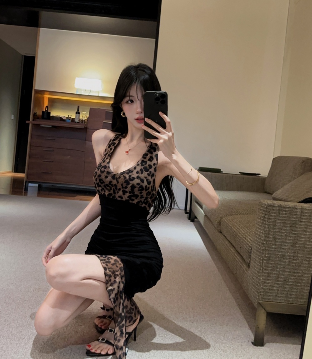 V-neck sexy enticement hip gauze leopard halter low-cut dress
