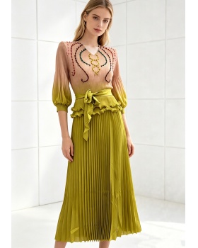 Fold pinched waist wood ear beading slim pleated dress