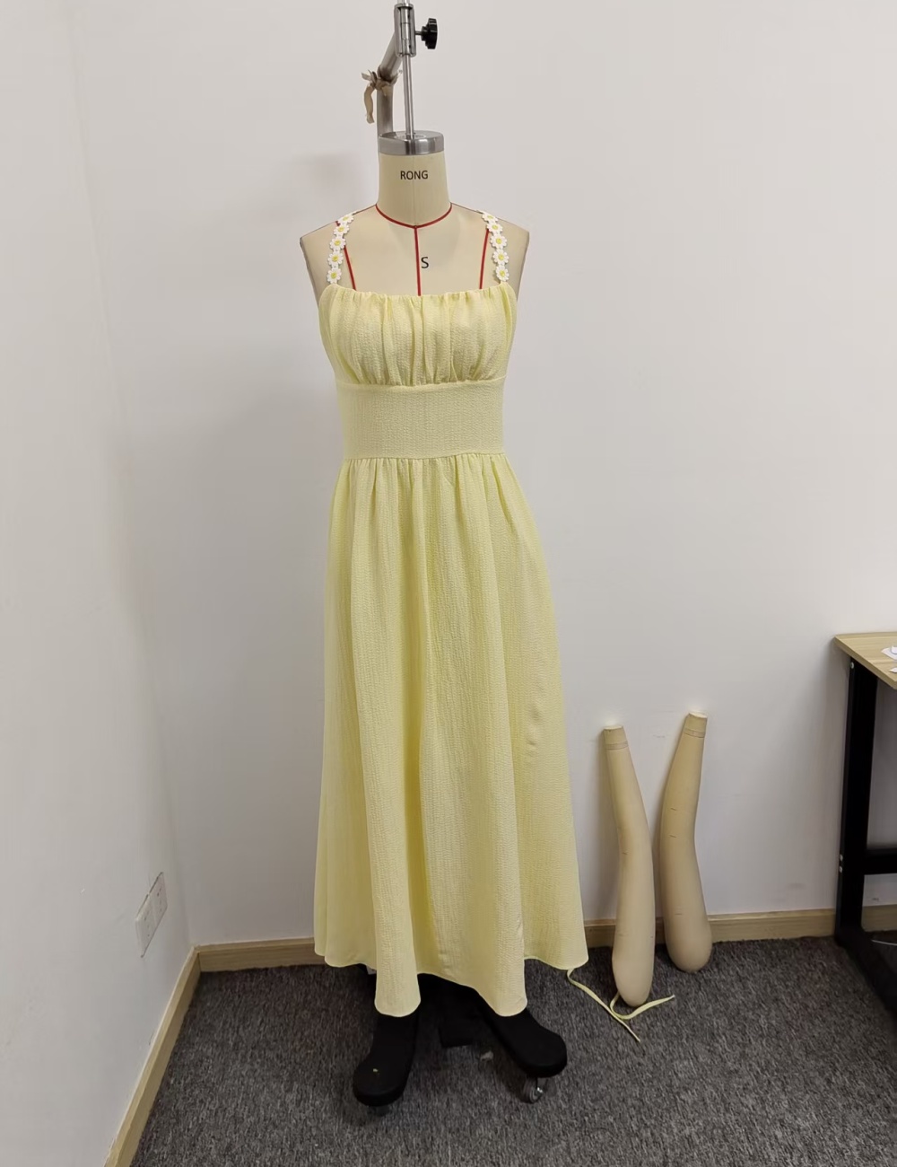 Fold elegant sling flowers long ribbon dress