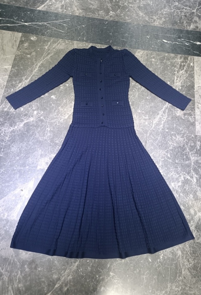 Short sleeve knitted round neck autumn and winter slim dress