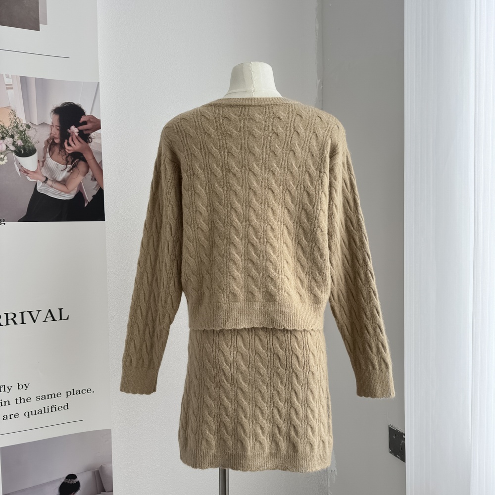 Knitted gold buckle cardigan autumn short skirt 2pcs set