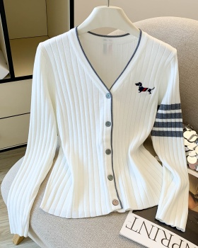 Embroidery elasticity tops show young sweater for women