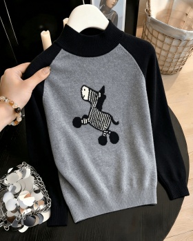 Cartoon half high collar pony raglan splice sweater