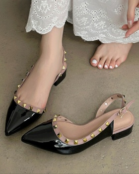 Low rivet pointed buff summer cingulate sandals for women