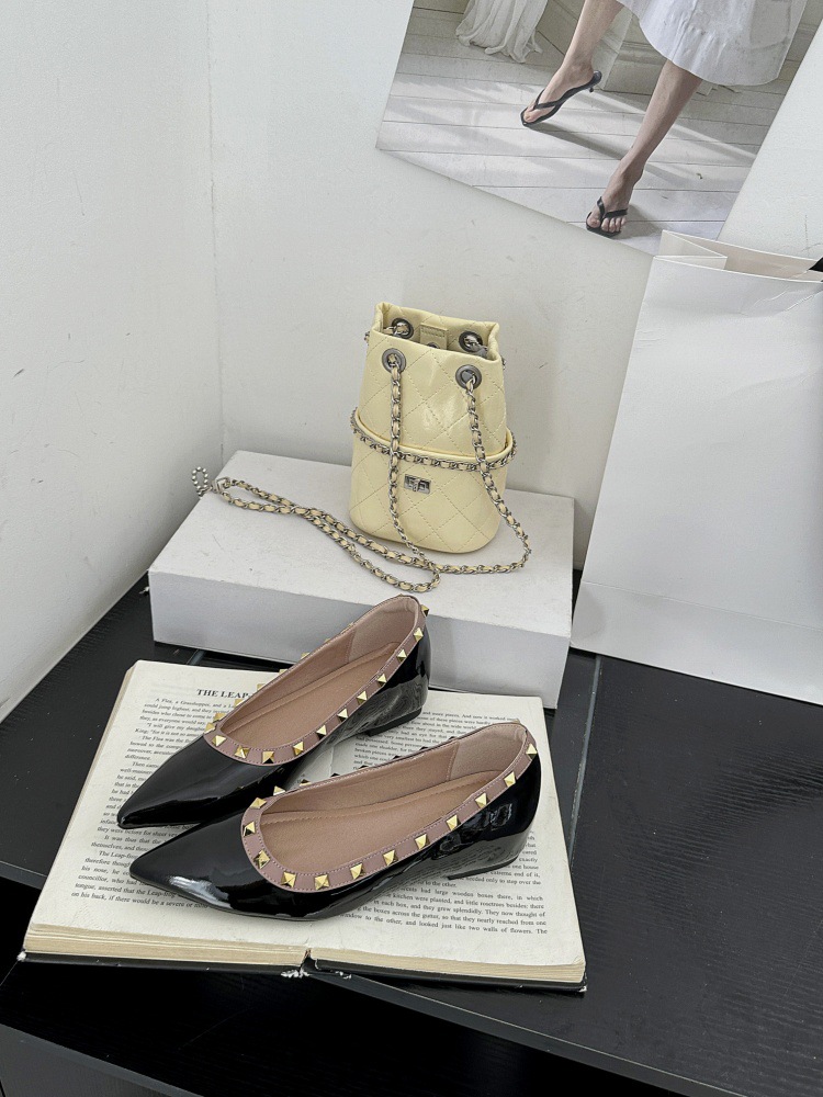 Portable pointed cozy flattie low classic shoes