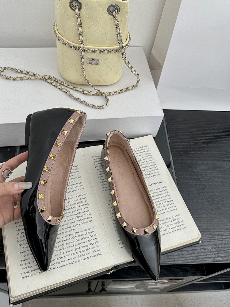 Portable pointed cozy flattie low classic shoes