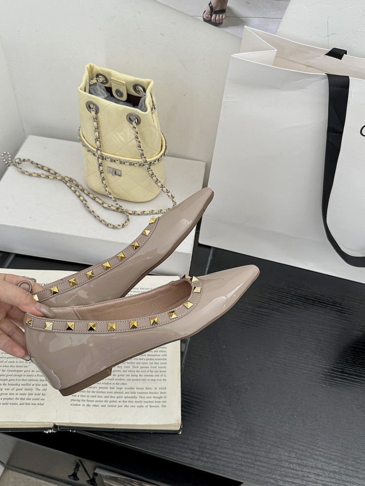 Portable pointed cozy flattie low classic shoes