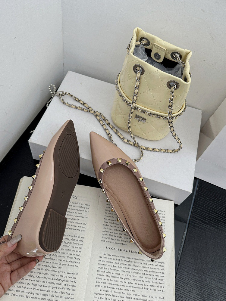 Portable pointed cozy flattie low classic shoes