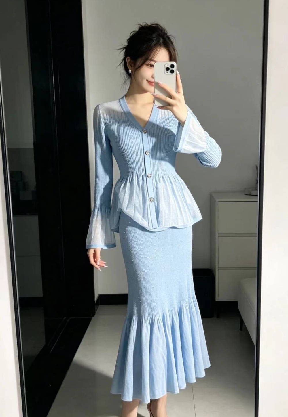 Knitted temperament V-neck long sleeve dress