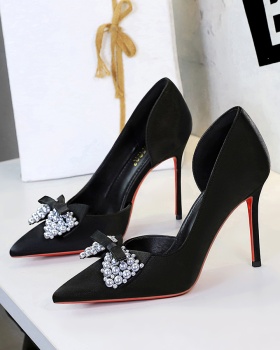 Pointed banquet European style ornament shoes for women