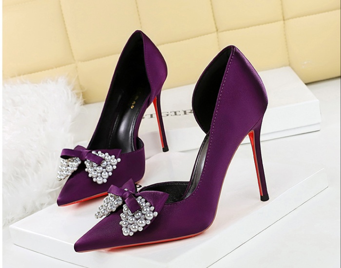 Pointed banquet European style ornament shoes for women