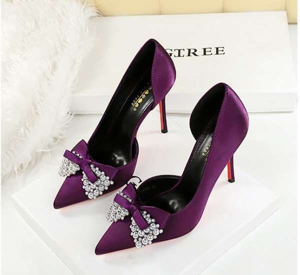 Pointed banquet European style ornament shoes for women