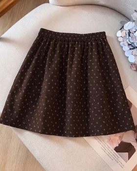 Commuting skirt college style short skirt for women