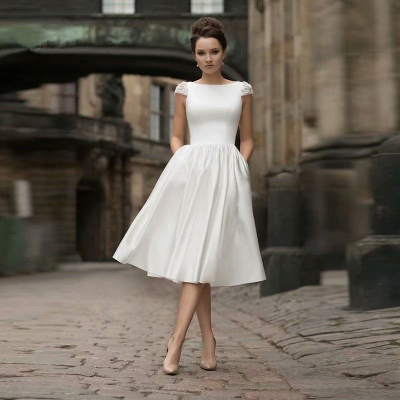 Simple short satin wedding dress large yard elegant dress
