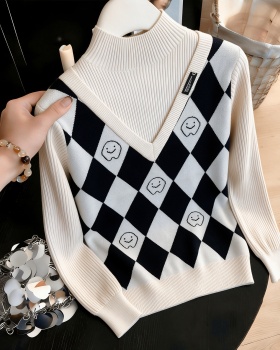 Pseudo-two autumn and winter quilted pattern sweater