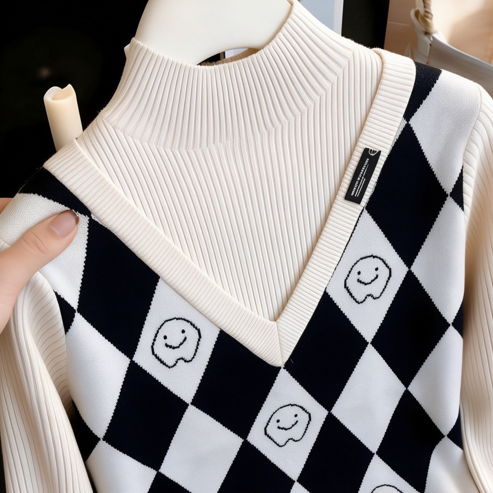 Pseudo-two autumn and winter quilted pattern sweater