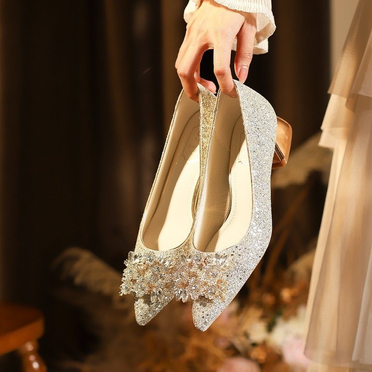 Pregnant woman wedding dress wedding wedding shoes for women